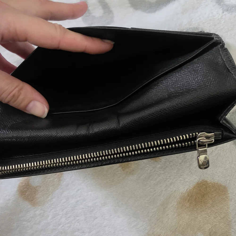 Louis Vuitton Brazza Wallet Black Taiga Leather COA Included - Picture 13 of 16